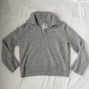 Abercrombie & Fitch Women's Light Gray Ribbed Fold-Over Collar Sweater